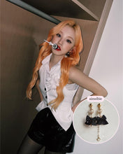 Load image into Gallery viewer, The Little Buckingham Princess Earrings - Black (G(I)dle Yuqi Earrings)