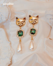 Load image into Gallery viewer, Melbie The Cat Series - Emerald Square and Pearls Earrings
