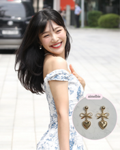 Load image into Gallery viewer, Vintage Gold Heart Earrings (Red Velvet Joy, STAYC Sieun Earrings)