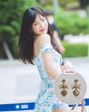 Load image into Gallery viewer, Vintage Gold Heart Earrings (Red Velvet Joy, STAYC Sieun Earrings)