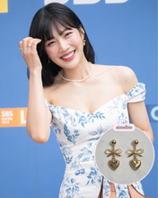 Load image into Gallery viewer, Vintage Gold Heart Earrings (Red Velvet Joy, STAYC Sieun Earrings)