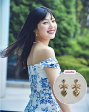 Load image into Gallery viewer, Vintage Gold Heart Earrings (Red Velvet Joy, STAYC Sieun Earrings)