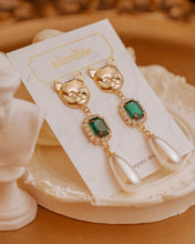 Load image into Gallery viewer, Melbie The Cat Series - Emerald Square and Pearls Earrings