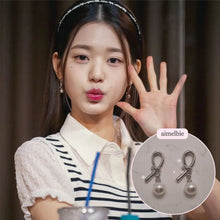 Load image into Gallery viewer, Daily Silver Ribbon Earrings (IVE Wonyoung, Yujin, STAYC Sieun, Oh My Girl Hyojung, Seunghee Earrings)