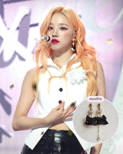 Load image into Gallery viewer, The Little Buckingham Princess Earrings - Black (G(I)dle Yuqi Earrings)