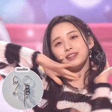 Load image into Gallery viewer, Urban Chain Earrings (STAYC Isa, Lightsum Nayoung, Dreamcatcher Dami Earrings)