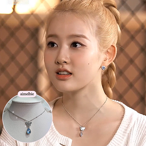 Dreamy Butterfly Semi-Choker Necklace - Light Blue (Oh My Girl Arin, Mamamoo Solar, STAYC Sieun Necklace)