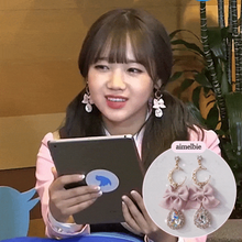 Load image into Gallery viewer, Rosequartz Moon Earrings (Kep1er Huening Bahiyyih, Weki Meki Yoojung Earrings)