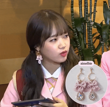 Load image into Gallery viewer, Rosequartz Moon Earrings (Kep1er Huening Bahiyyih, Weki Meki Yoojung Earrings)