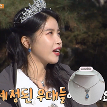Load image into Gallery viewer, Dreamy Butterfly Semi-Choker Necklace - Light Blue (Oh My Girl Arin, Mamamoo Solar, STAYC Sieun, J Necklace)