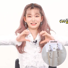 Load image into Gallery viewer, Art Nouveau Moon Earrings (Billlie Tsuki, Park Eunbin, Apink Eunji Earrings)