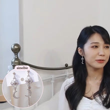 Load image into Gallery viewer, Art Nouveau Moon Earrings (Billlie Tsuki, Park Eunbin, Apink Eunji Earrings)