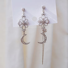 Load image into Gallery viewer, Art Nouveau Moon Earrings (Billlie Tsuki, Park Eunbin, Apink Eunji Earrings)