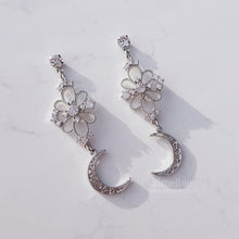 Load image into Gallery viewer, Art Nouveau Moon Earrings (Billlie Tsuki, Park Eunbin, Apink Eunji Earrings)