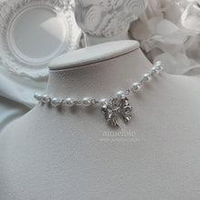 Load image into Gallery viewer, [TWICE Chaeyoung Necklace] Adorable Ribbon Pearl Choker - Silver ver.