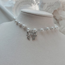 Load image into Gallery viewer, [TWICE Chaeyoung Necklace] Adorable Ribbon Pearl Choker - Silver ver.