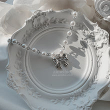Load image into Gallery viewer, [TWICE Chaeyoung Necklace] Adorable Ribbon Pearl Choker - Silver ver.