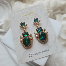 Load image into Gallery viewer, Antique Green Queen Earrings