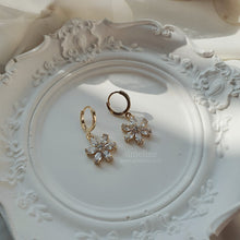 Load image into Gallery viewer, Diamond Petals Huggies Earrings - Gold