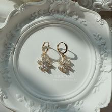 Load image into Gallery viewer, Diamond Petals Huggies Earrings - Gold