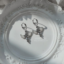 Load image into Gallery viewer, Baby Angel Huggies Earrings - Silver ver. (KISS OF LIFE Belle, H1-Key Hwiseo Earrings)