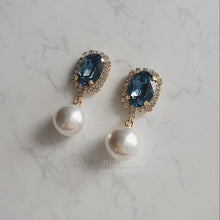 Load image into Gallery viewer, Elegant Oval Crystal and Pearl Earrings - Deep Blue