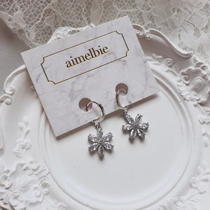 [Aespa Giselle, Kep1er Chaehyun Earrings] Diamond Petals Huggies Earrings - Silver