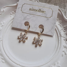 Load image into Gallery viewer, Diamond Petals Huggies Earrings - Gold