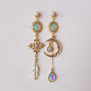 Luna Lullaby Earrings - Gold (Wekimeki Yoojung Earrings)