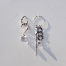 Load image into Gallery viewer, Urban Chain Earrings (STAYC Isa, Lightsum Nayoung, Dreamcatcher Dami Earrings)