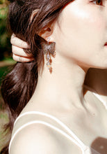 Load image into Gallery viewer, Butterfly Fantasy Earrings (fromis_9 Nakyung, VIVIZ Umji Earrings)