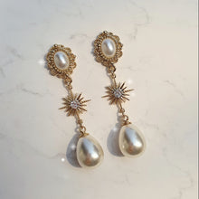 Load image into Gallery viewer, Minerva Earrings - Gold version (IVE Wonyoung, IVE Yujin, fromis_9 Nakyung, Bravegirls Yujeong Earrings)