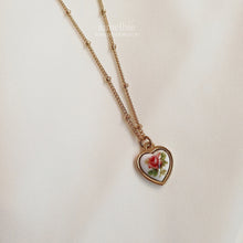 Load image into Gallery viewer, Vintage Rose Heart Necklace (Billlie Tsuki, Oh My Girl Binnie, Laboum Haein Necklace)