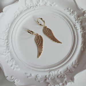 Gold Wing Huggies Earrings (Nature Sohee, ICHILLIN' Chowon Earrings)