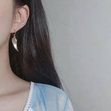 Load image into Gallery viewer, Gold Wing Huggies Earrings (Nature Sohee, ICHILLIN&#39; Chowon Earrings)
