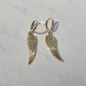 Gold Wing Huggies Earrings (Nature Sohee, ICHILLIN' Chowon Earrings)