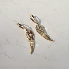 Load image into Gallery viewer, [Kim Sejeong Earrings] Gold Wing Huggies Earrings