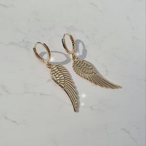 Gold Wing Huggies Earrings (Nature Sohee, ICHILLIN' Chowon Earrings)