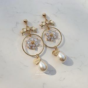 Gold Daisy and Ribbon Earrings