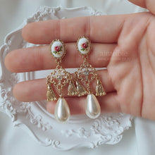 Load image into Gallery viewer, Vintage Rose Garden Earrings - Chandelier Version (fromis_9 Jisun Earrings)