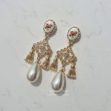 Load image into Gallery viewer, Vintage Rose Garden Earrings - Chandelier Version (fromis_9 Jisun Earrings)