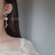 Load image into Gallery viewer, Emerald Preppy Royal Earrings