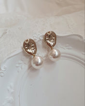 Load image into Gallery viewer, Grace Earrings