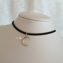 Load image into Gallery viewer, Crescent Moon Choker - Gold ver. [Penthouse 3 Hanjihyun(Joo Suk kyung) Choker]