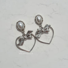Load image into Gallery viewer, Sweet Heart Earrings - Silver (Kep1er Yeseo, Mashiro, Dreamcatcher Handong Earrings)