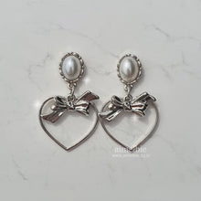 Load image into Gallery viewer, Sweet Heart Earrings - Silver (Kep1er Yeseo, Mashiro, Dreamcatcher Handong Earrings)