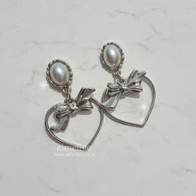 Load image into Gallery viewer, Sweet Heart Earrings - Silver (Kep1er Yeseo, Mashiro, Dreamcatcher Handong Earrings)