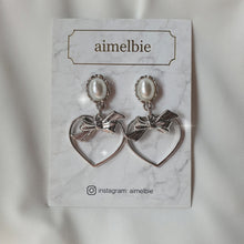 Load image into Gallery viewer, Sweet Heart Earrings - Silver (Kep1er Yeseo, Mashiro, Dreamcatcher Handong Earrings)