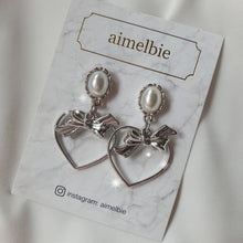 Load image into Gallery viewer, Sweet Heart Earrings - Silver (Kep1er Yeseo, Mashiro, Dreamcatcher Handong Earrings)