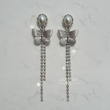 Load image into Gallery viewer, Urban Chic Butterfly Earrings (Kep1er Yeseo, LOONA Yves, Dreamcatcher Yoohyeon, Jiyu Earrings)